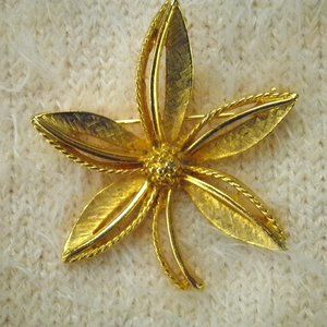 Art Pepper Ladies Gold Tone Flower Pin Brooch